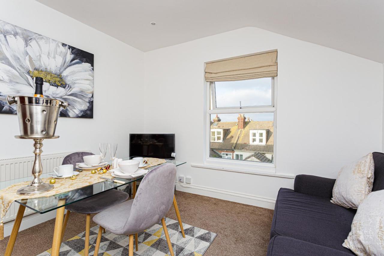 Luxury Granada Apartments - 1 & 2 Bed Flats W Free Parking Perfect For Contractors, Students Near The Beach Portsmouth Esterno foto